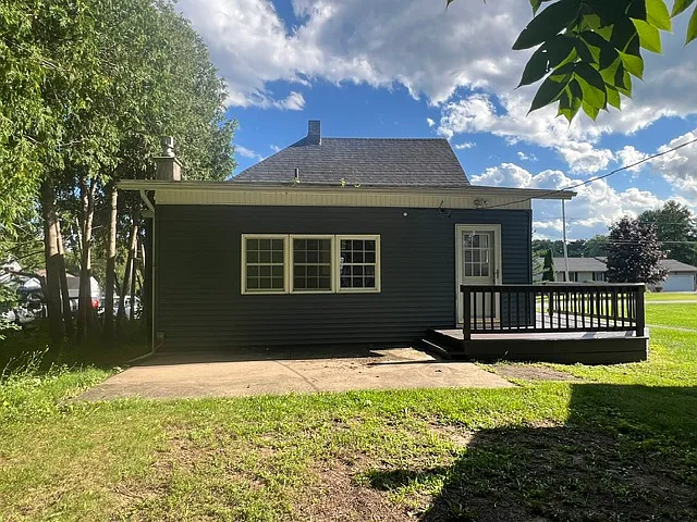 3 bed, 1.5 bath, 1550 sqft, $1,800 — Photo 3