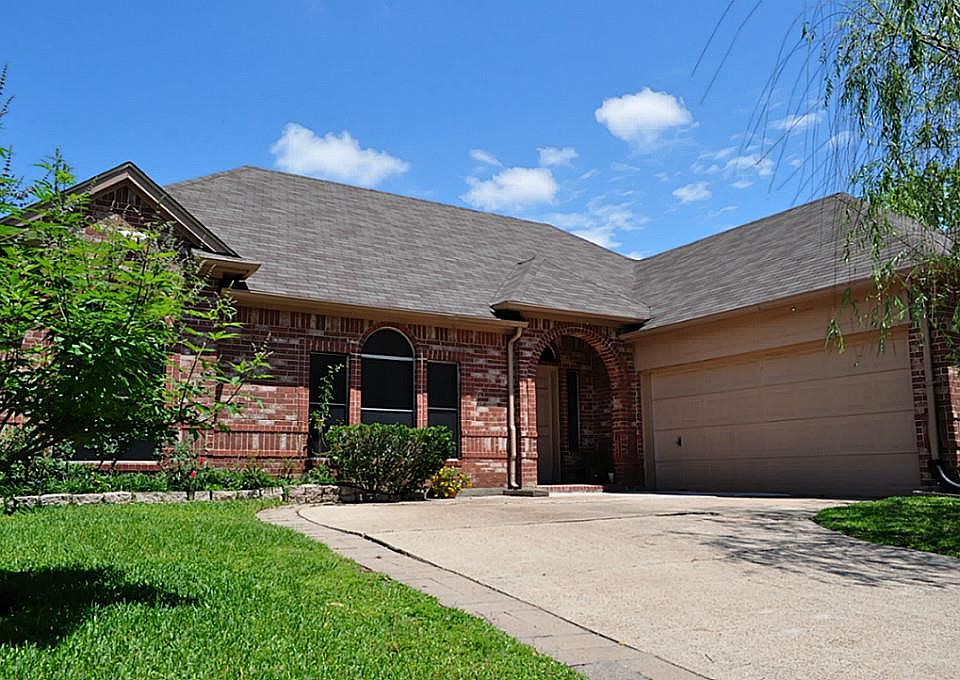 1st image of 16026 Mountain Shadows Dr