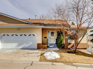 12 Vandoos Vlg NW, Calgary, AB T3A4W3