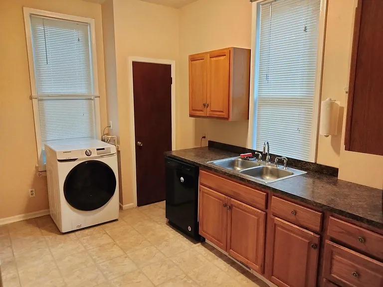 2817 Charlotte St #1 — Photo 12