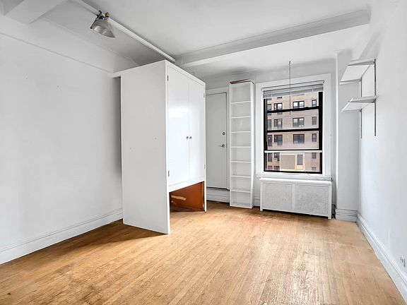 4th image of 760 W End Ave APT 12D