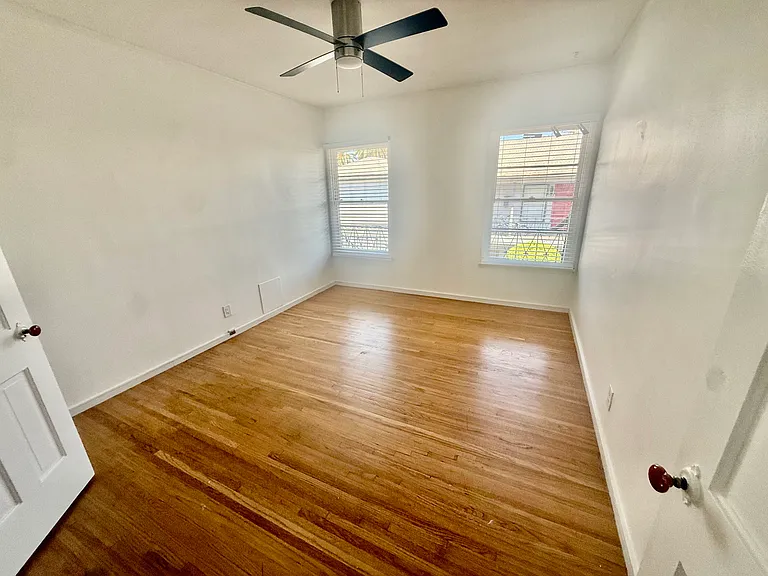 1152 Menlo Ave #1/2 — Photo 11