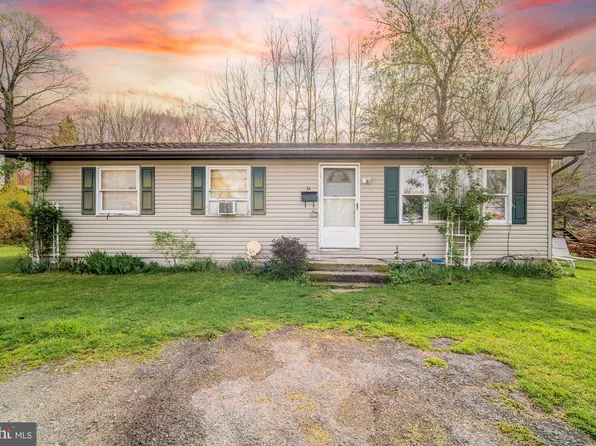 34 N Locust St, Marietta, PA 17547