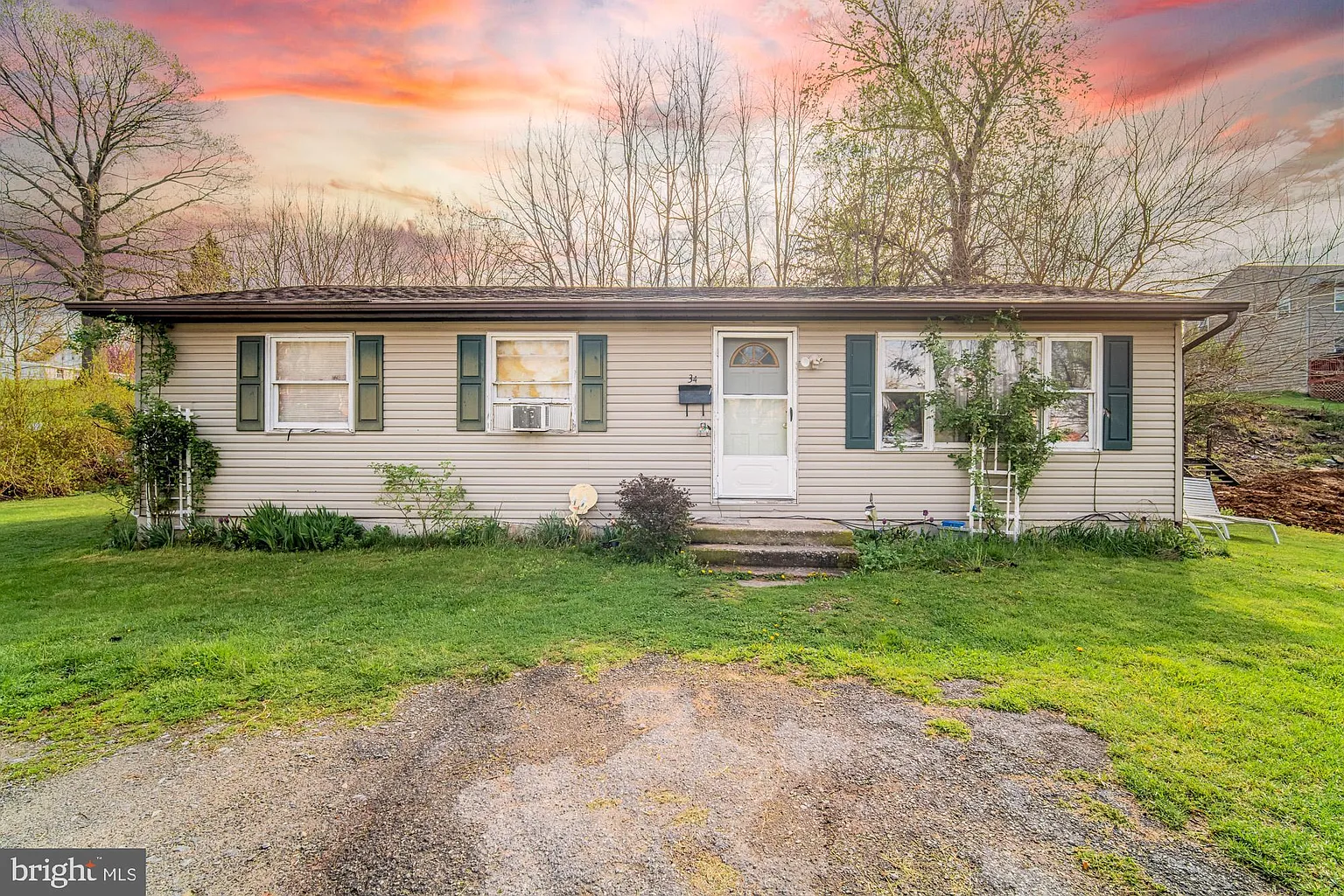34 N Locust St photo 1