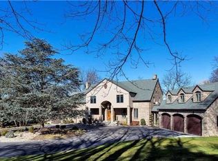 97 Old House Ln, Port Washington, NY