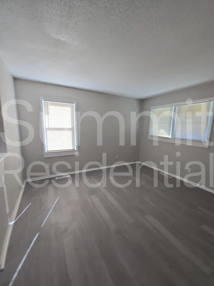 3 bed, 1.0 bath, 816 sqft, $1,095 — Photo 4