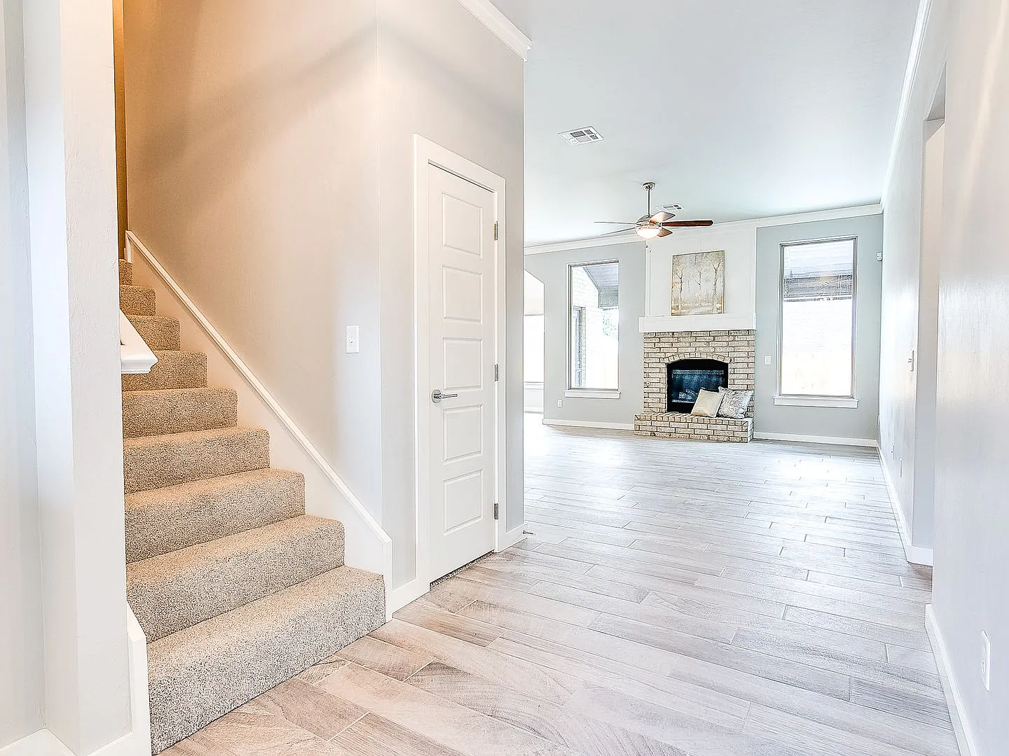 Modern Home in Edmond Schools - 4 bedrooms - bonus room — Photo 3