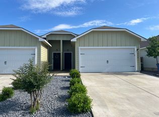 614 Grayson Ln, Seguin, TX 78155