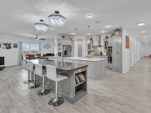 8944 Southpoint Dr, Richmond, MO 64085