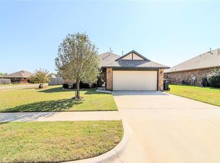 11124 SW 38th Cir, Mustang, OK 73064