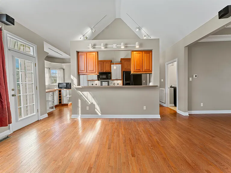 310 Cranfield Dr — Photo 7