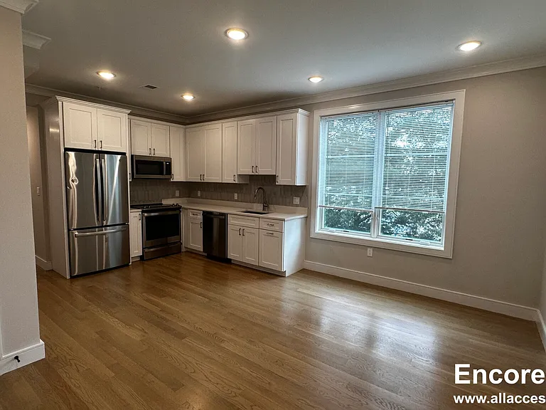 106 Warren St #5 — Photo 2