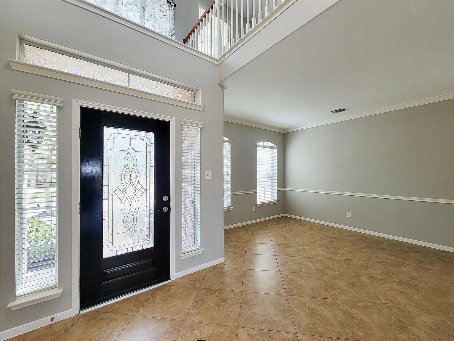 6 bed, 4.0 bath, 4296 sqft, $2,995 — Photo 3