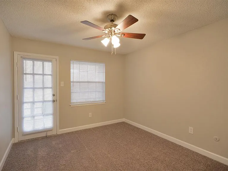 1326 Town Cir #1 — Photo 16
