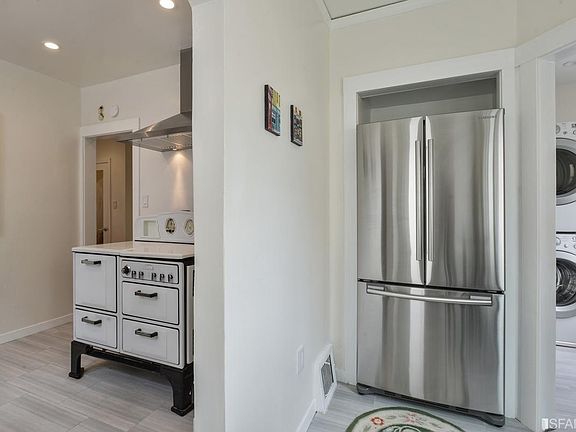 5th image of 3038 Baker St