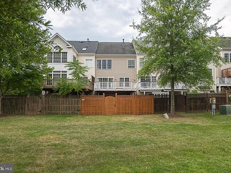 24635 Kings Canyon Sq — Photo 58