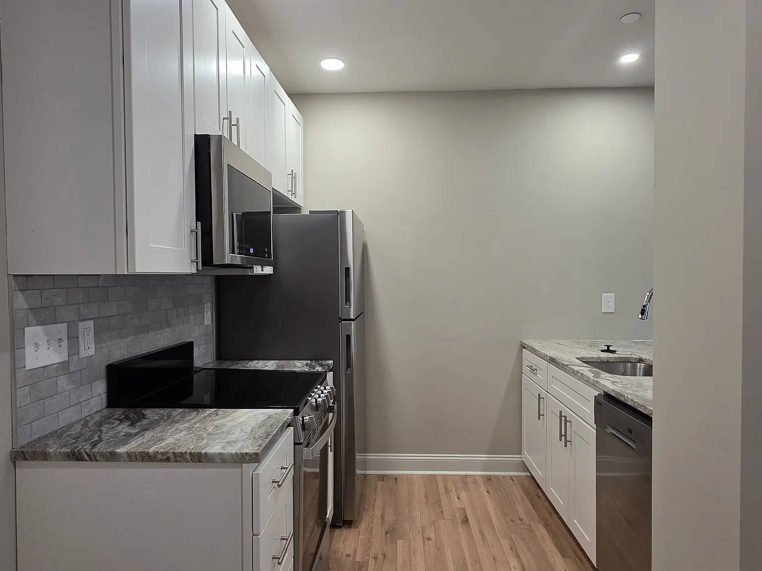 1 bed, 591 sqft, $2,115 — Photo 3