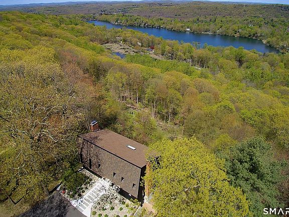 3rd image of 12 Hillcrest Court