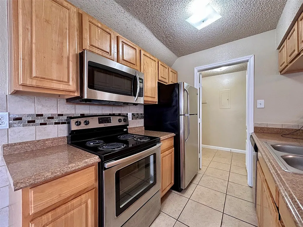 2 bed, 2.5 bath, 1023 sqft, $1,495 — Photo 1
