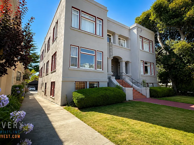 College Ave. 2814 — Photo 2