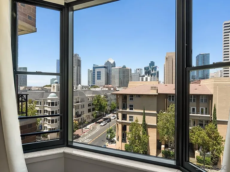 500 W Harbor Dr #714 — Photo 27