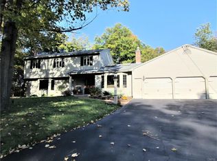 7524 Fanlight Cir, Manlius, NY 13104
