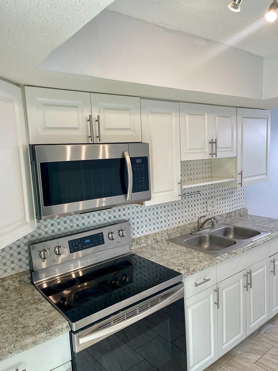 Building Photo - 4 E Las Palmas Way