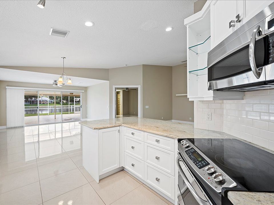 2nd image of 4197 Royal Oak Dr