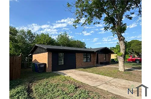 4627 Lakewood Dr Photo 1