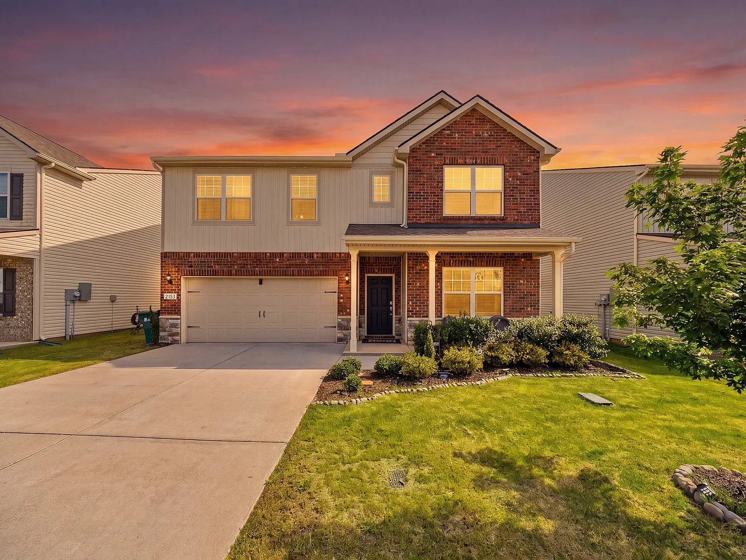 5 bed, 3.0 bath, 2710 sqft, $2,950 — Photo 2