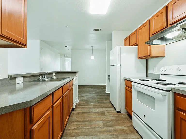 Camri Green Apartments — Photo 12