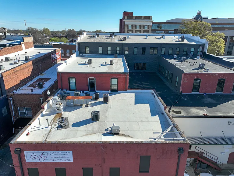 52 Union St S — Photo 11