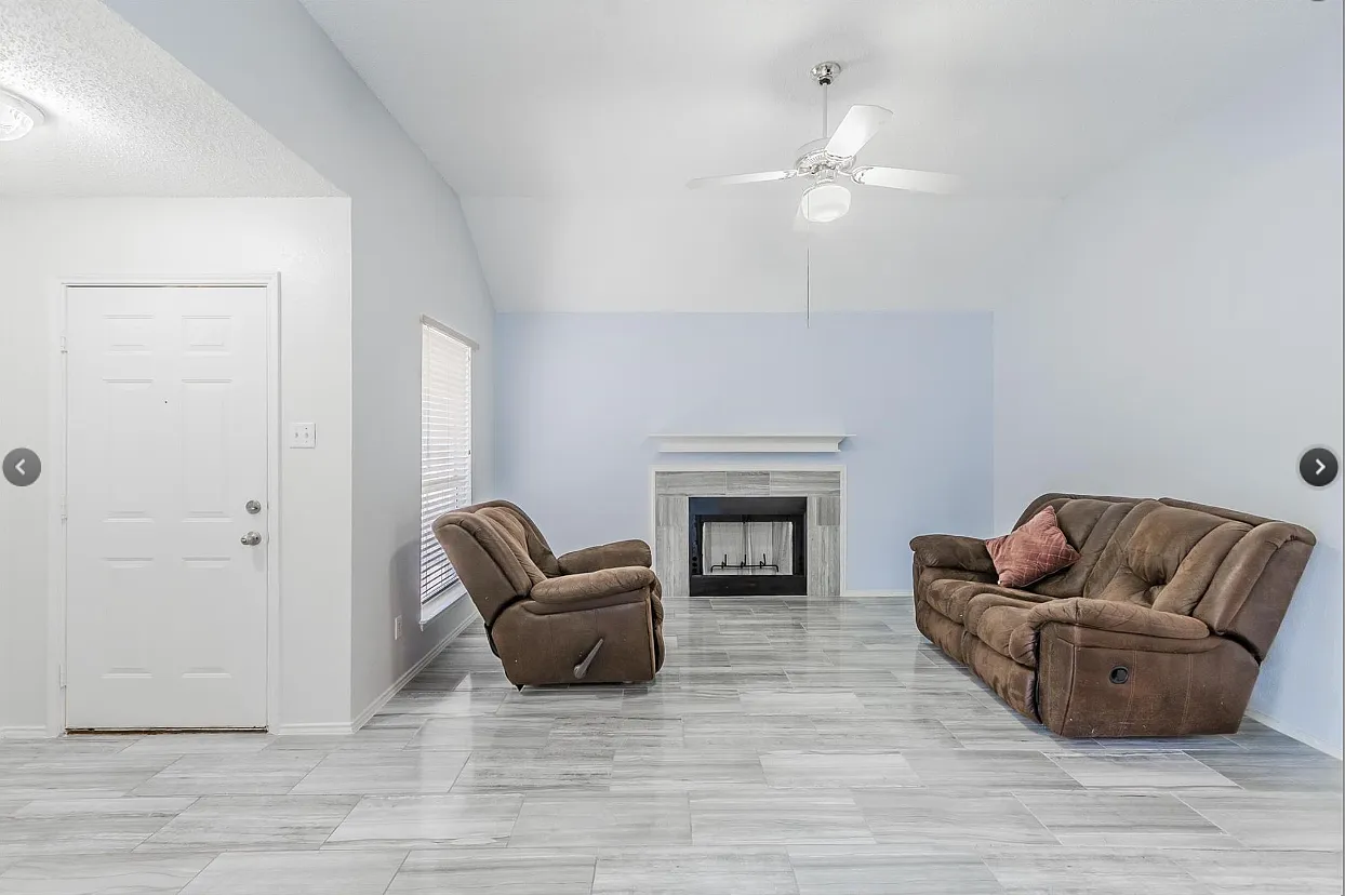 3 bed, 1142 sqft, $2,195 — Photo 3