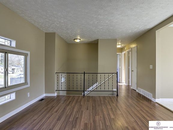 5th image of 7703 Park View Blvd
