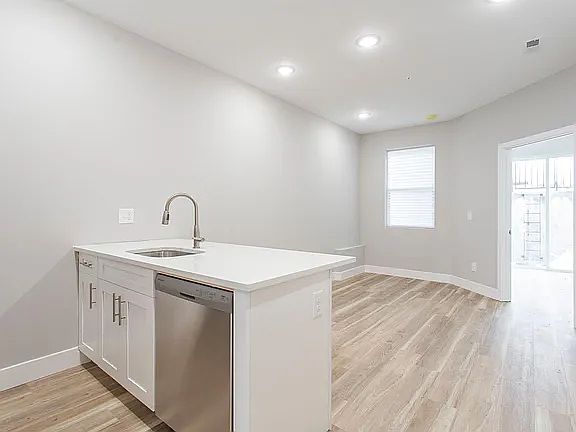 3rd image of 2207 N Broad St #R