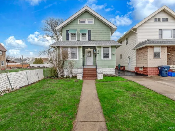 44 Maple St, Lackawanna, NY 14218