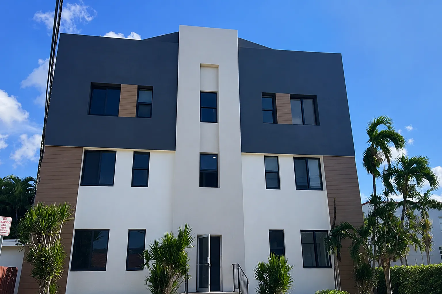 Studio from $1,500/mo & 1/1 from $1,600/mo, newly renovated/Estudio desde $1,500/mes y 1/1 desde ... — Photo 1