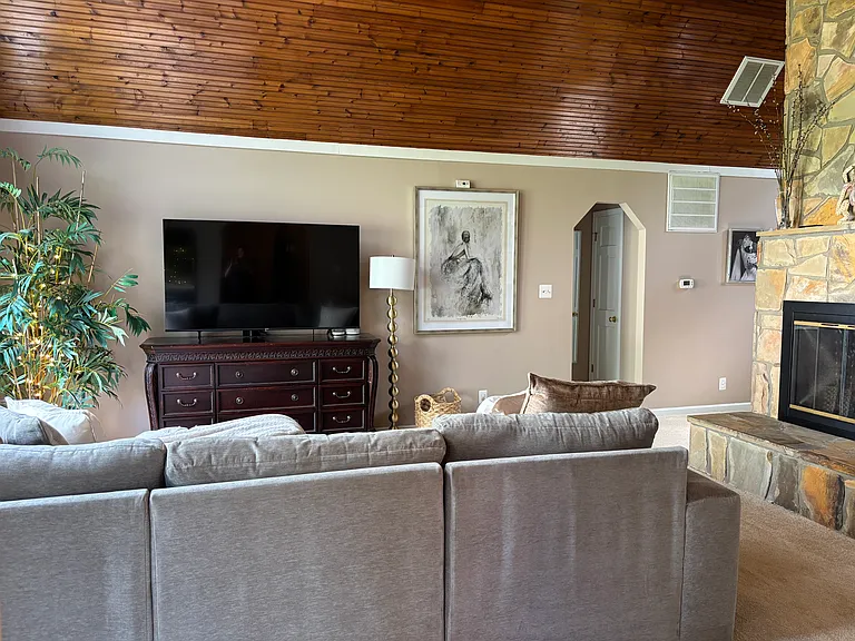 8 Drake St — Photo 2