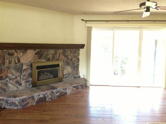 5th image of 1530 Sharon Dr