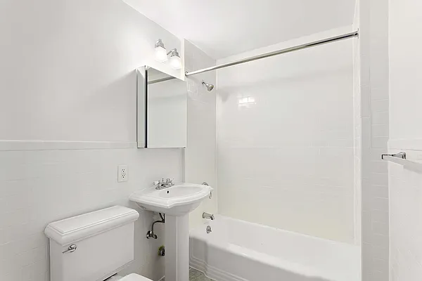 Rented by Cooper & Cooper Real Estate | media 18