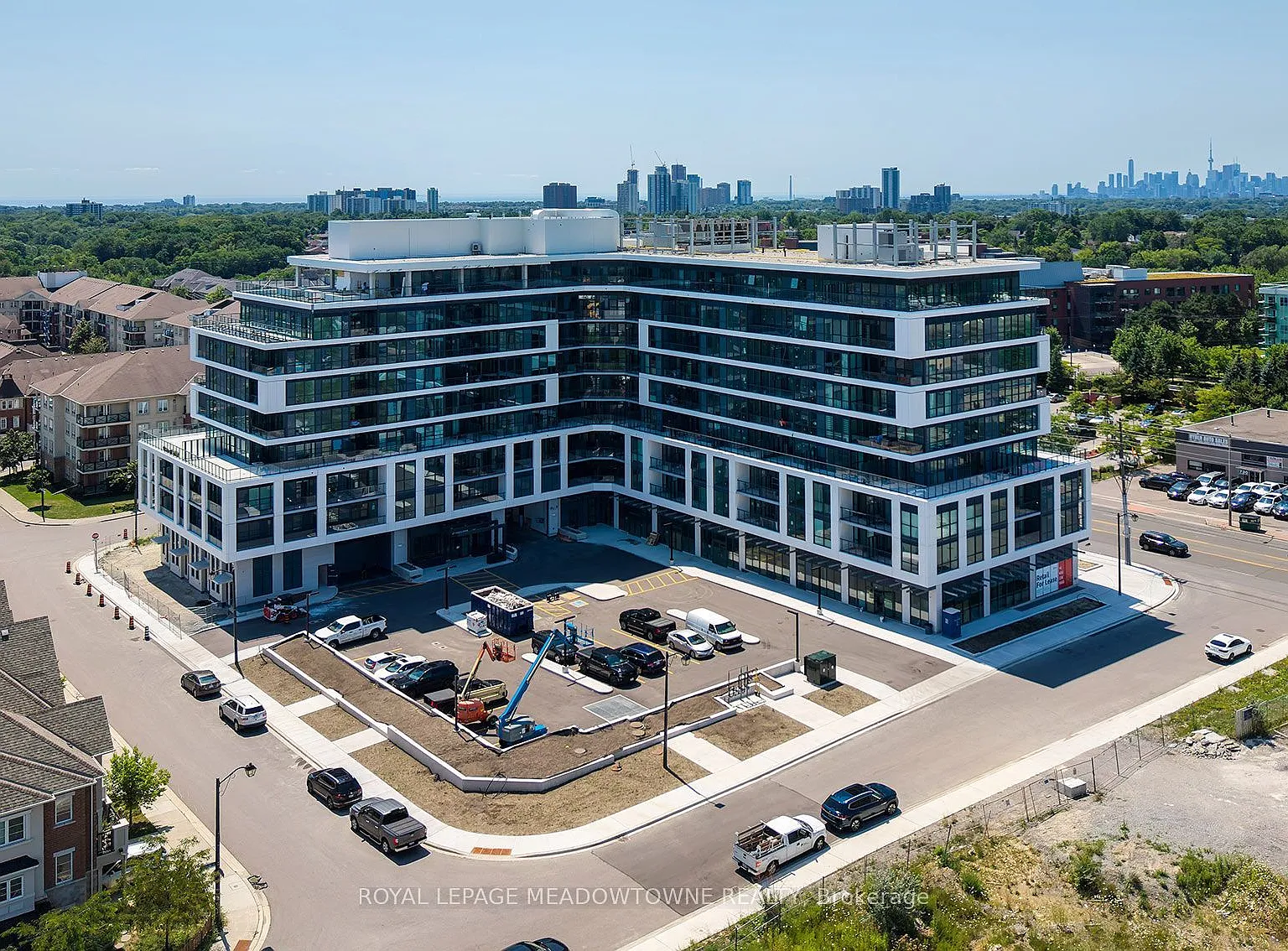 Linea Condos — Photo 2