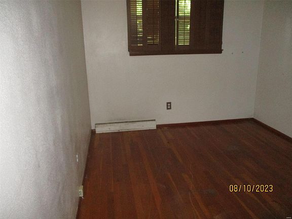 4th image of 616 Holiday Ave