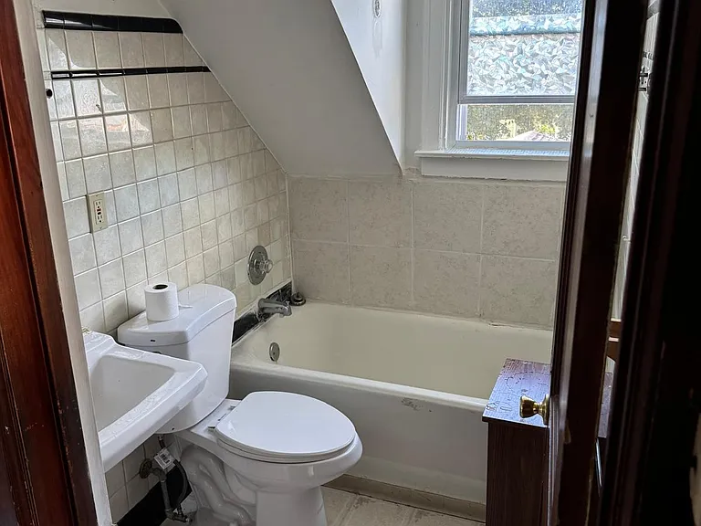 4354 S Packard Ave — Photo 7