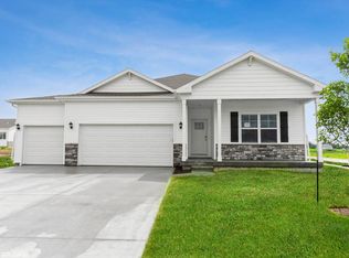 6305 Centennial Rd, Papillion, NE 68133