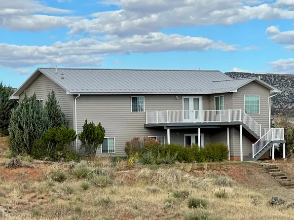 376 N Canyon View Dr, Thermopolis, WY 82443