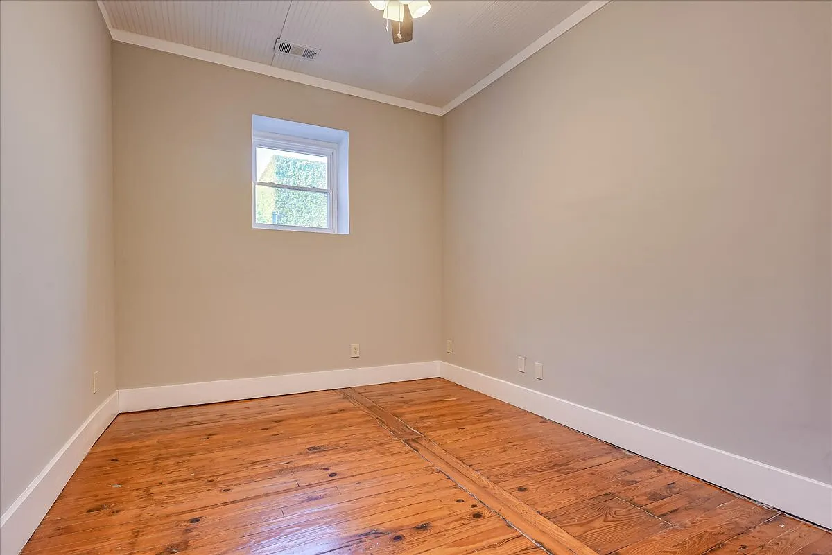828 Broad Street - B — Photo 2