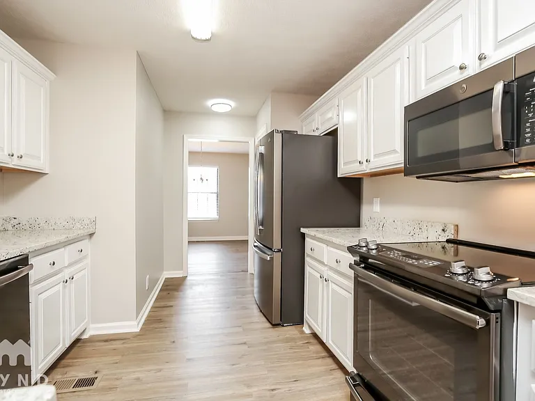 404 Bridgeton Cove Ct — Photo 2