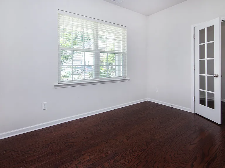 913 Ashton Oak Ct — Photo 10