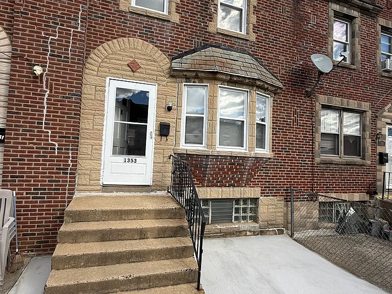 1353 Fanshawe St #1 — Photo 1