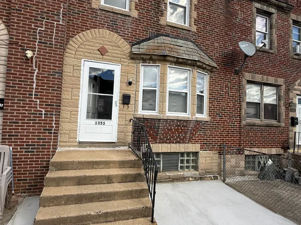 1353 Fanshawe St #1, Philadelphia, PA 19111